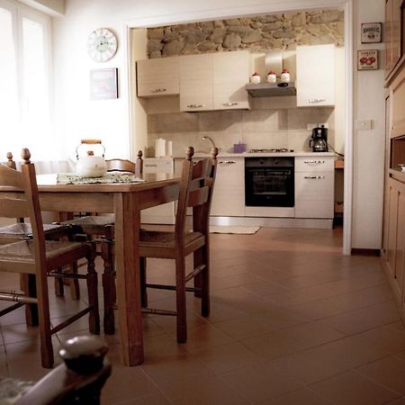 Casa Vacanza Ilia Pescia Bagian luar foto
