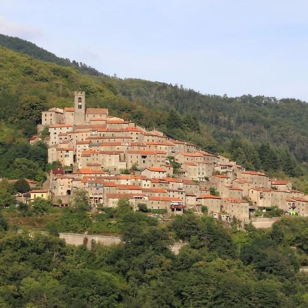 Casa Vacanza Ilia Pescia Bagian luar foto