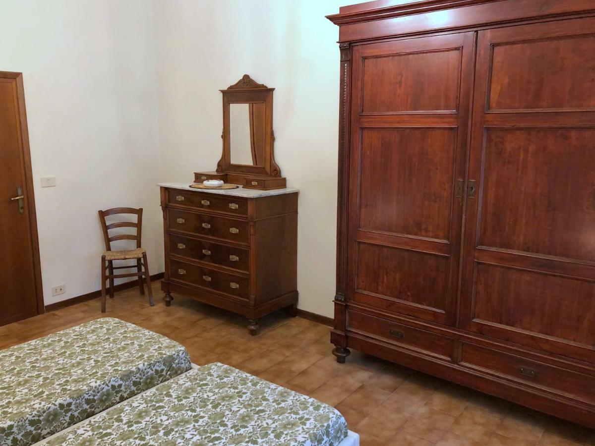 Casa Vacanza Ilia Pescia Bagian luar foto