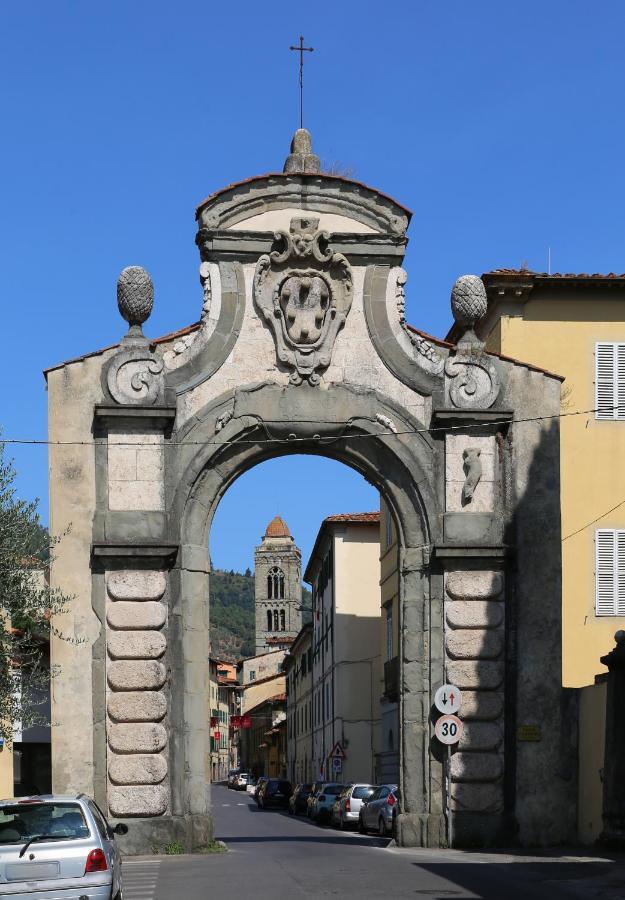 Casa Vacanza Ilia Pescia Bagian luar foto