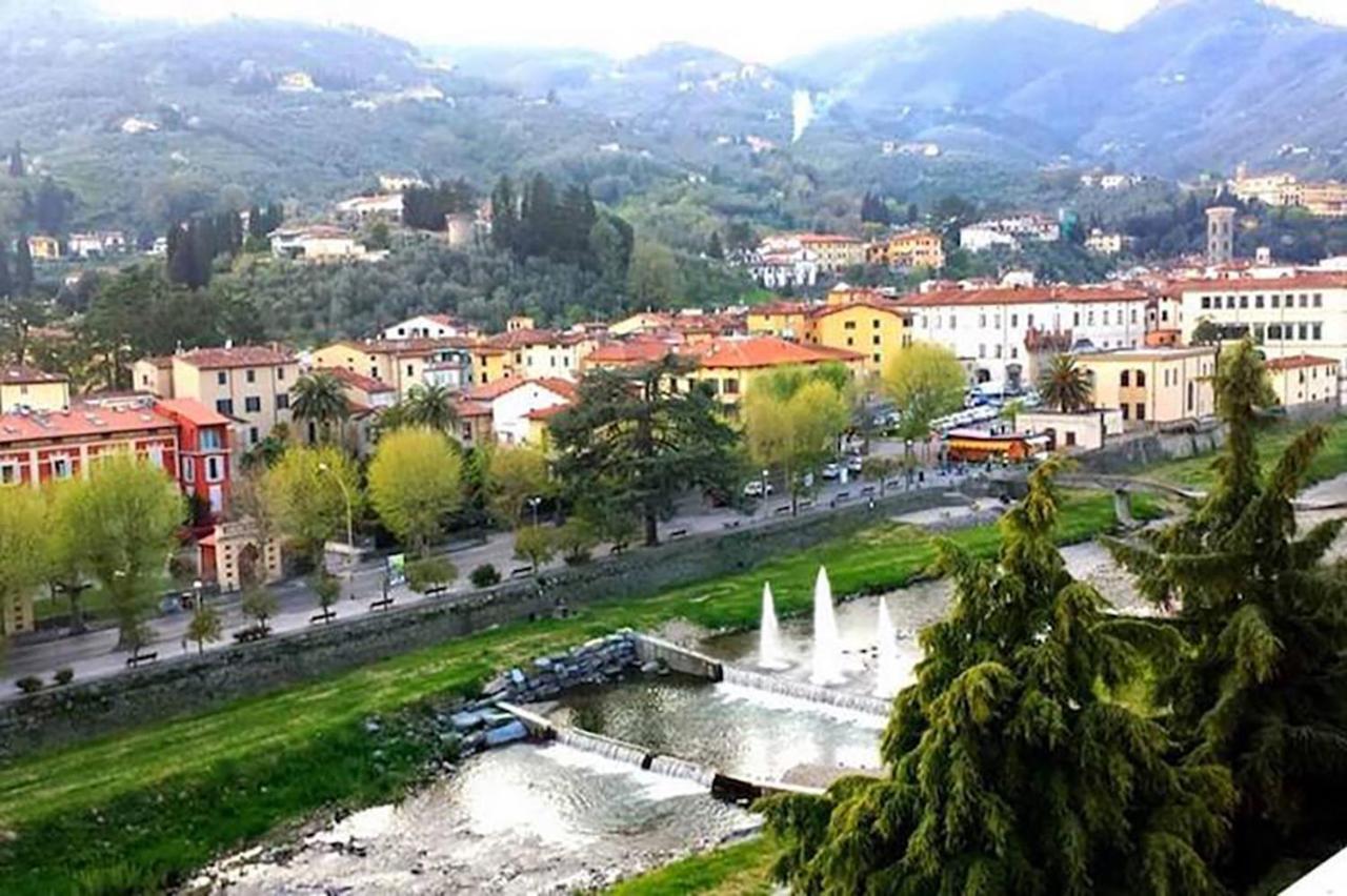 Casa Vacanza Ilia Pescia Bagian luar foto