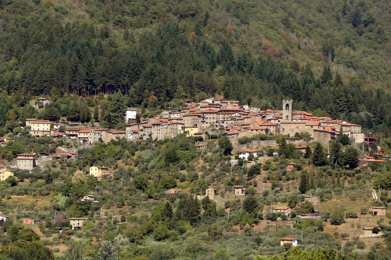 Casa Vacanza Ilia Pescia Bagian luar foto